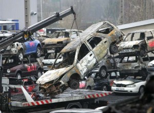 Más de mil autos quemados en Francia en la Nochevieja ¿tradición o bandalismo? Más de mil autos quemados en Francia en la Nochevieja ¿tradición o bandalismo?