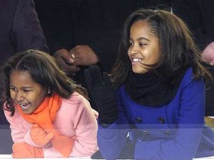 Salen a venta dos muñecas con los nombres de las hijas de Obama
