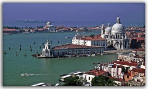 Máquinas expendedoras de Coca Cola por toda Venecia Máquinas expendedoras de Coca Cola por toda Venecia
