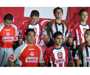 Las Chivas tienen nuevo escudo y uniforme 