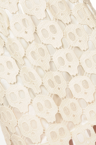Falda de calaveras elaborada a crochet