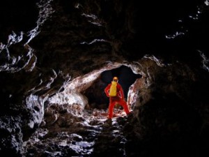 Descubren la caverna más grande del mundo en Rapa Nui