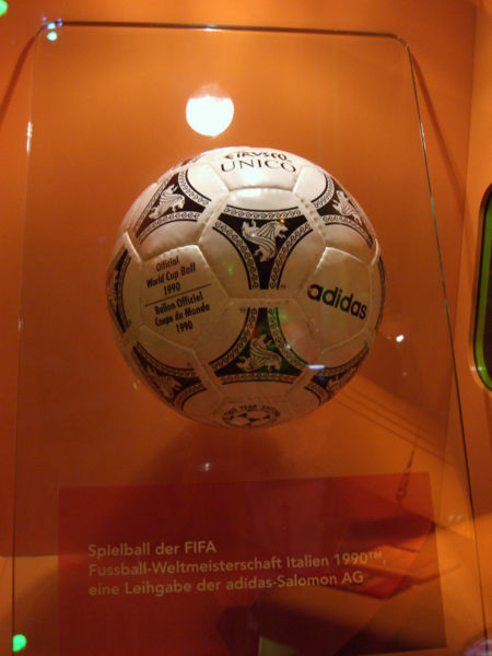 El diseño del balón del Mudial de Sudáfrica no convence