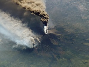 volcan etna.NASA Cuarta erupción del volcán Etna en este año