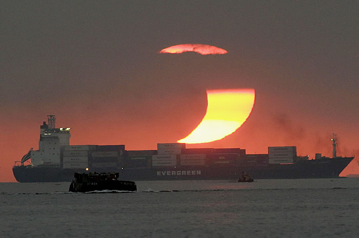 Imágenes del eclipse parcial de sol en Filipinas
